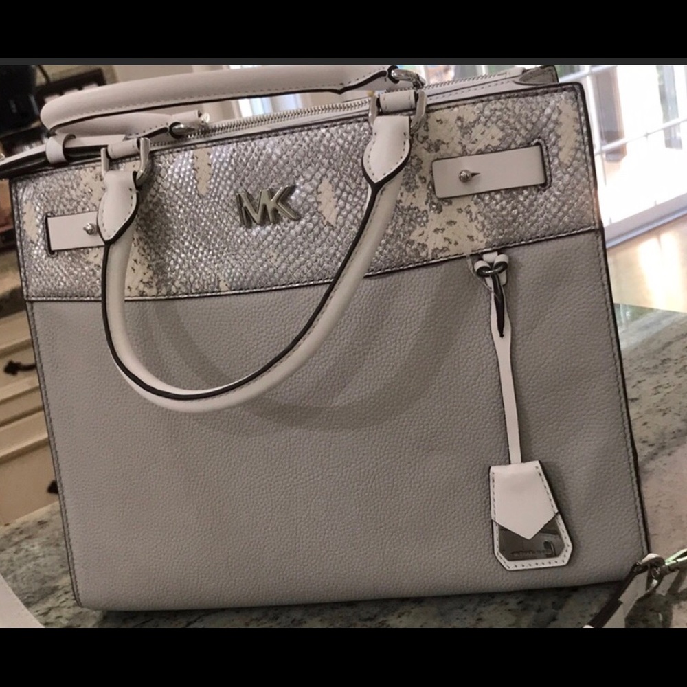 ⭐️HOST PICK⭐️ NWT 💯% Authentic Michael Kors Reagan Satchel